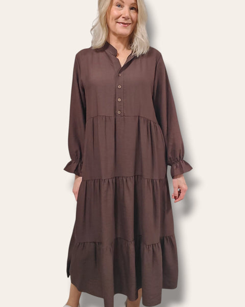 Paitamekko vyöllä ruskea
