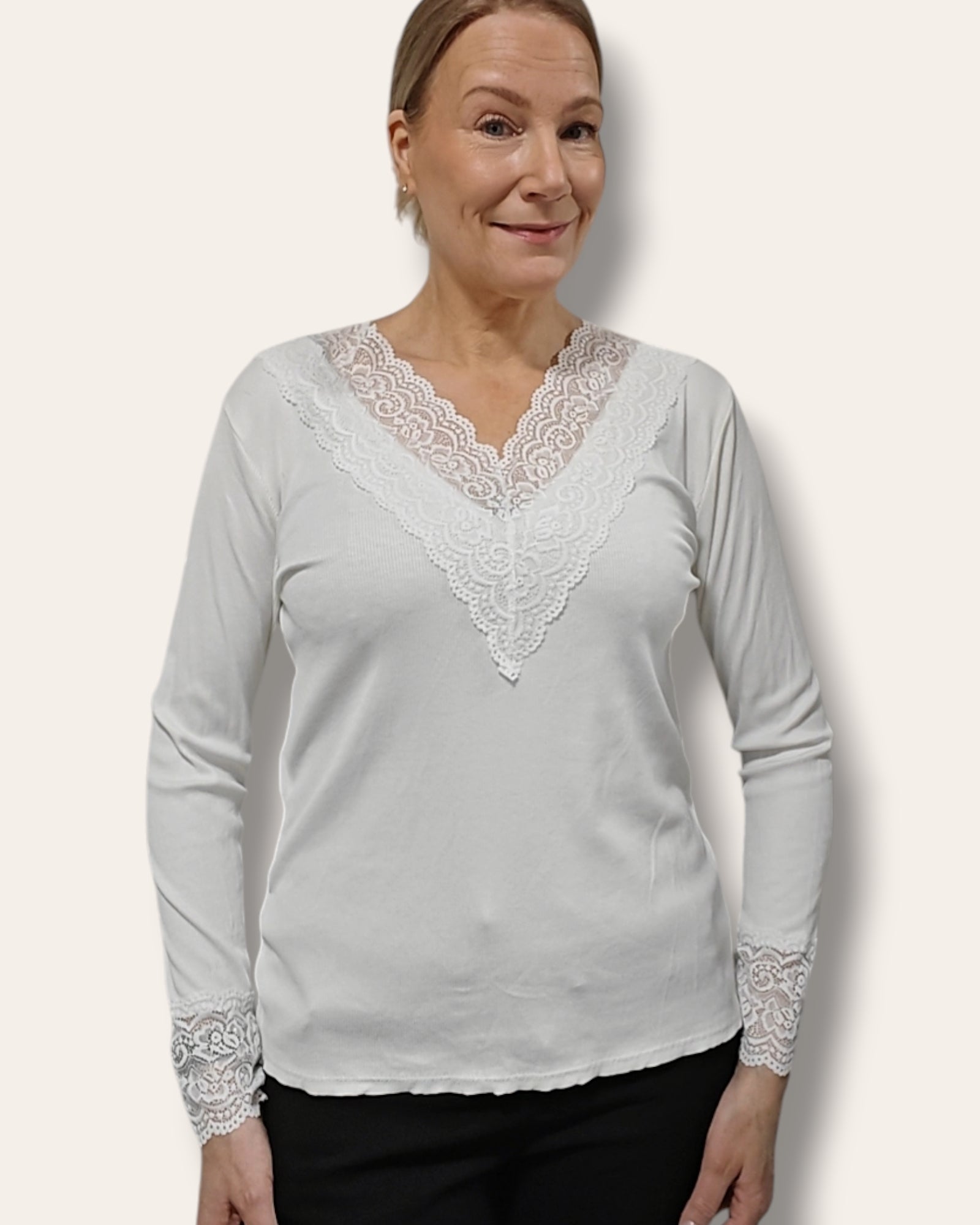 Pitsitrikoopaita valkoinen