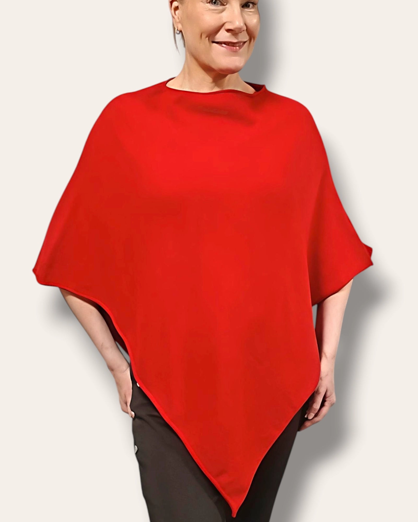 Neuleponcho punainen